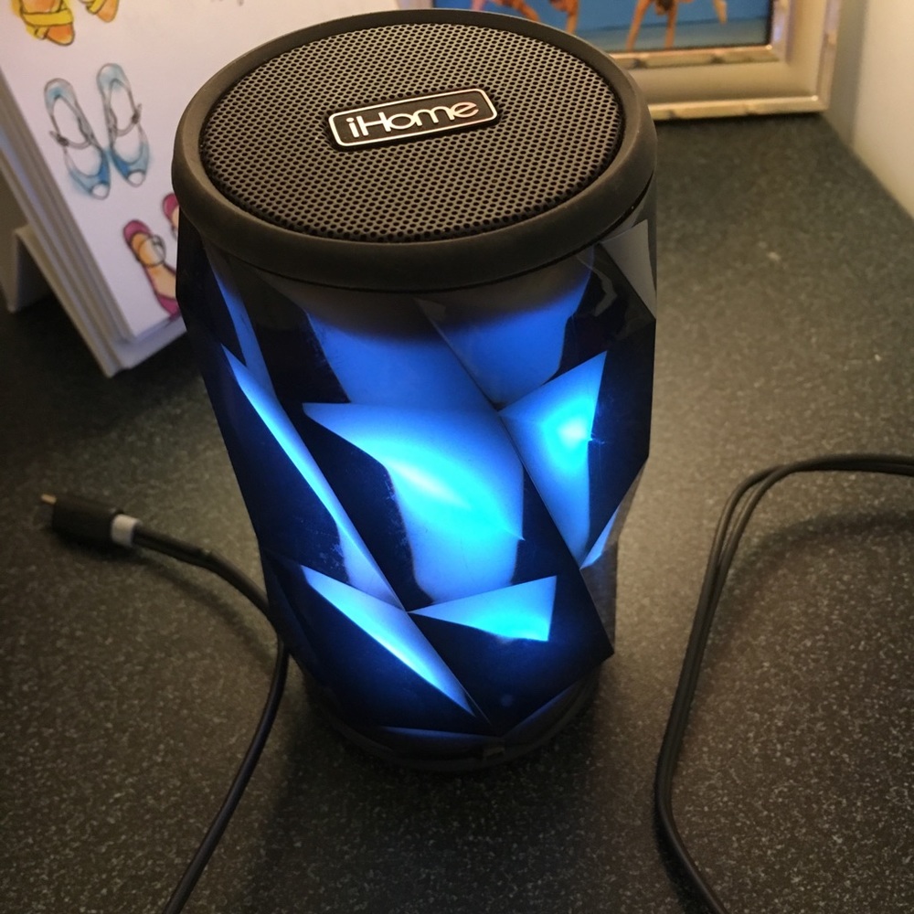 iHome iBT74 - Bluetooth speaker